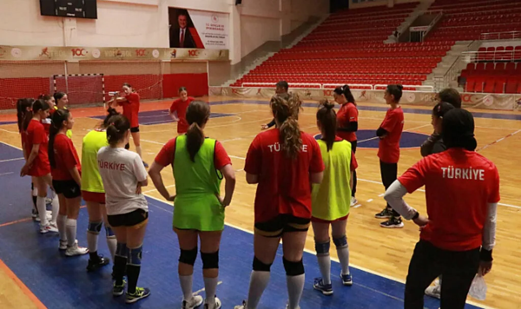 Samsun Hentbol Kulübü Artvin'e hazırlanıyor