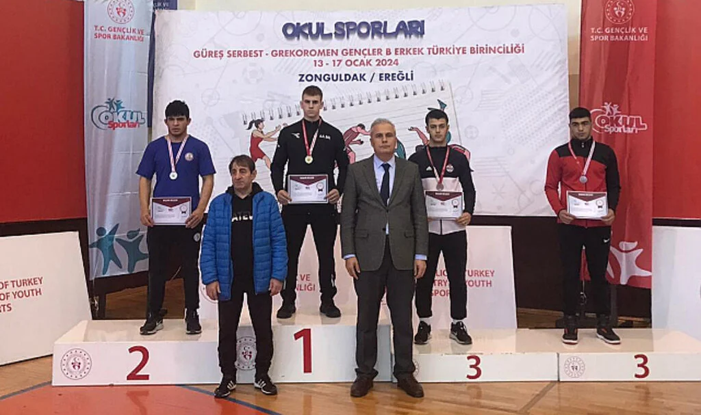 Samsunlu güreşçilerden büyük başarı