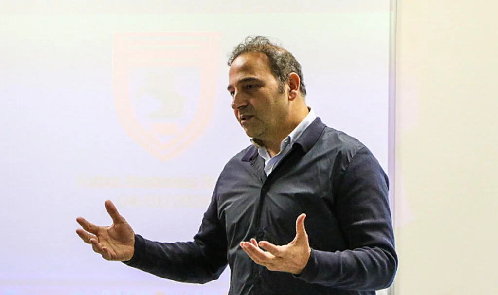 Samsunspor Futbol Direktörü Fuat Çapa antrenörlerle buluştu