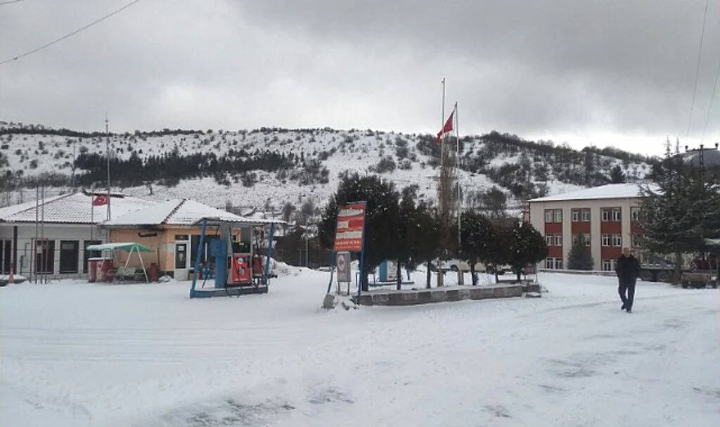 Tokat'ta yüksek kesimlerde kar etkili oldu