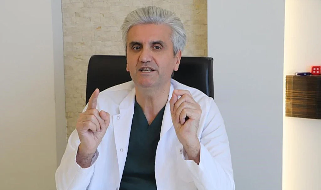 Ünlü estetikçiden 'küçük göğüs' uyarısı