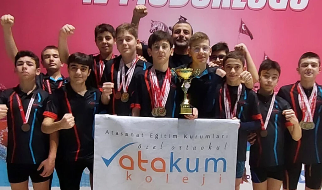 Yüzmede Atakum Koleji farkı