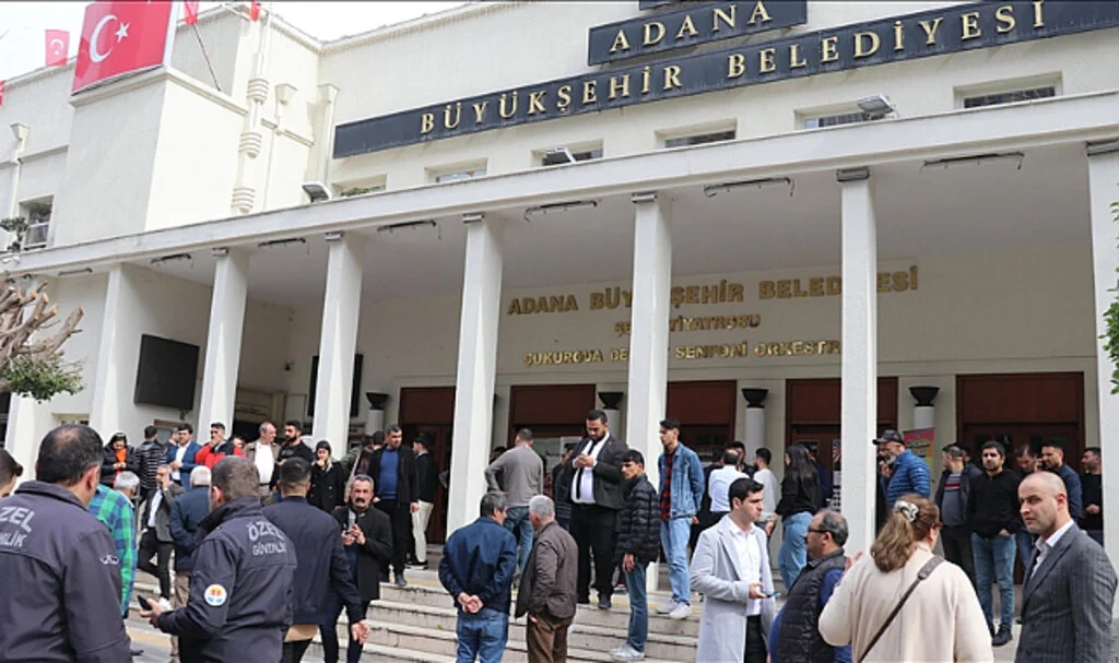 Adana Büyükşehir Belediyesi Özel Kalem Müdürü silahlı saldırıda yaralandı