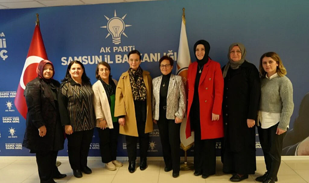 AK kadınlar siyaset akademisi sertifikalarını aldılar