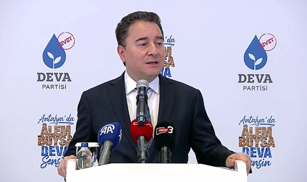 Ali Babacan, Tansu Çiller'e Eleştiri: "İhtiyaç Durumunda Ortaya Çıkıyor"