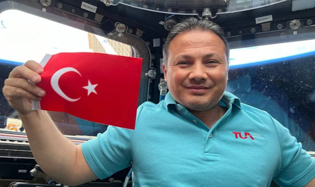 Alper Gezeravcı'ya Türkiye Uzay Ajansı'nda atama