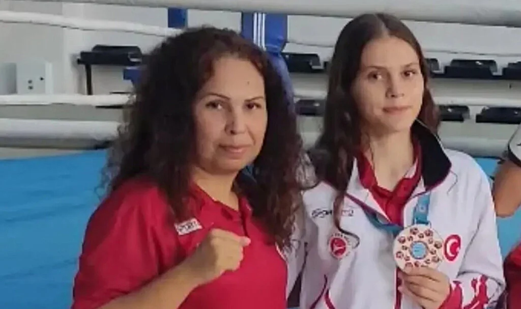 Azra'dan büyük başarı: Türkiye Şampiyonu oldu