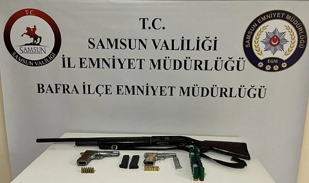 Bafra'da ruhsatsız silahlar ele geçirildi! İş yeri ve evinde...