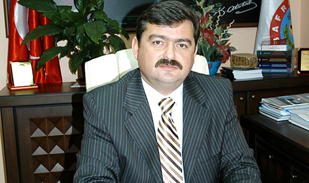 Bafra'da Şükrü Neiş'ten Sürpriz Hamle