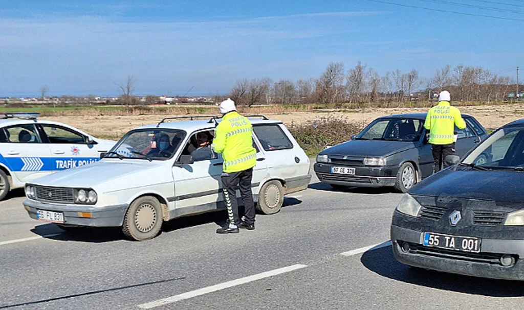 Bafra'da Trafik Denetimi, Araçlar Kontrol Edildi