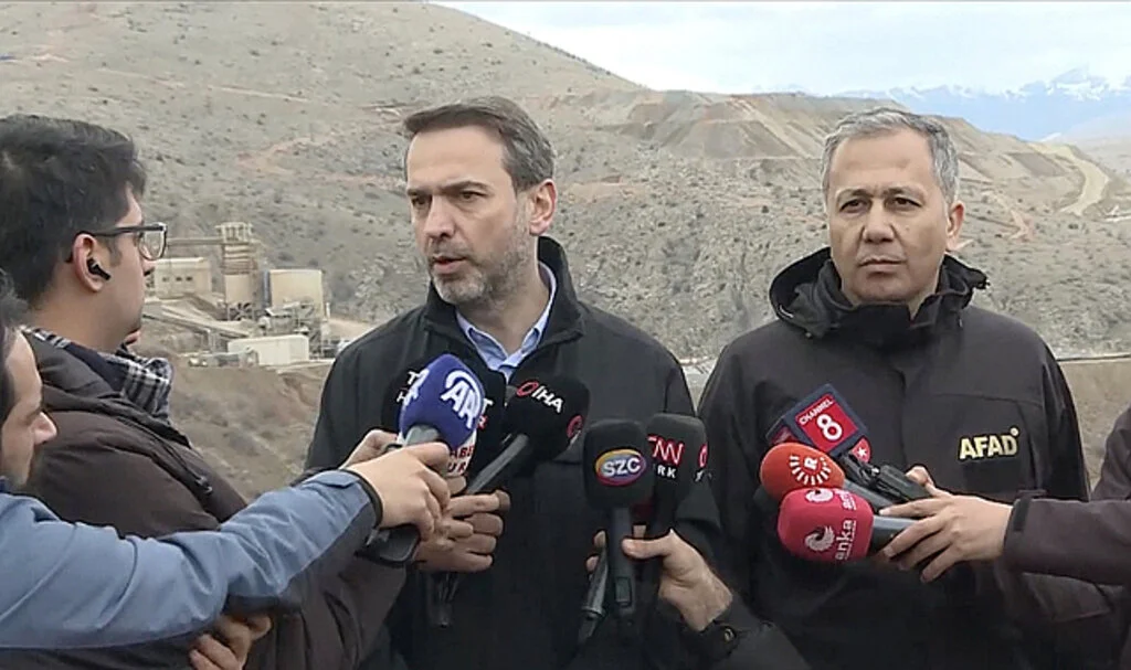 Bakan Bayraktar: Erzincan'da Maden Kazası Sonrası Toprak Tahliyesi Başladı