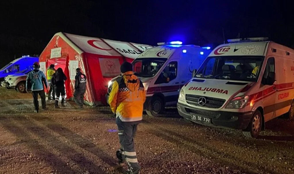 Bakan Koca duyurdu! Heyelan bölgesinde sağlık müdahalesi güçlendirildi