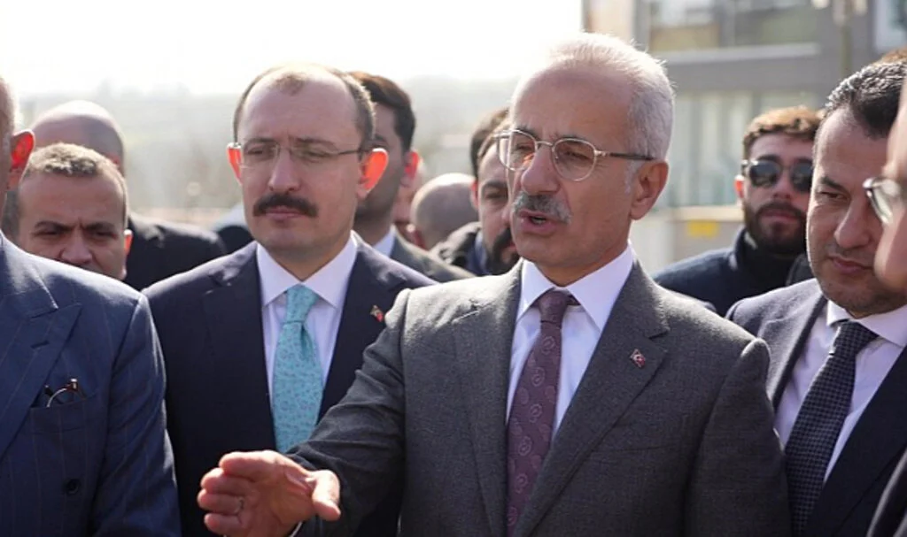 Bakan Uraloğlu, Yeşilkent Kavşağı’nı ve Şehir Hastanesi yolunu inceledi
