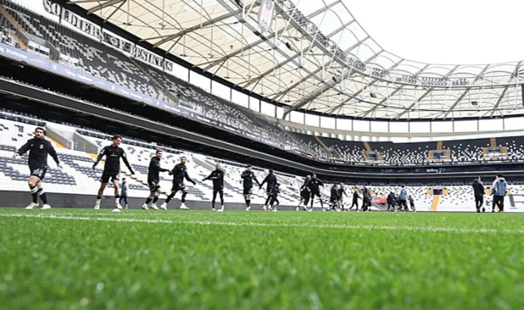 Beşiktaş'ta Sarı Kart Alarmı: Derbide Eksiğe Düşme Tehlikesi