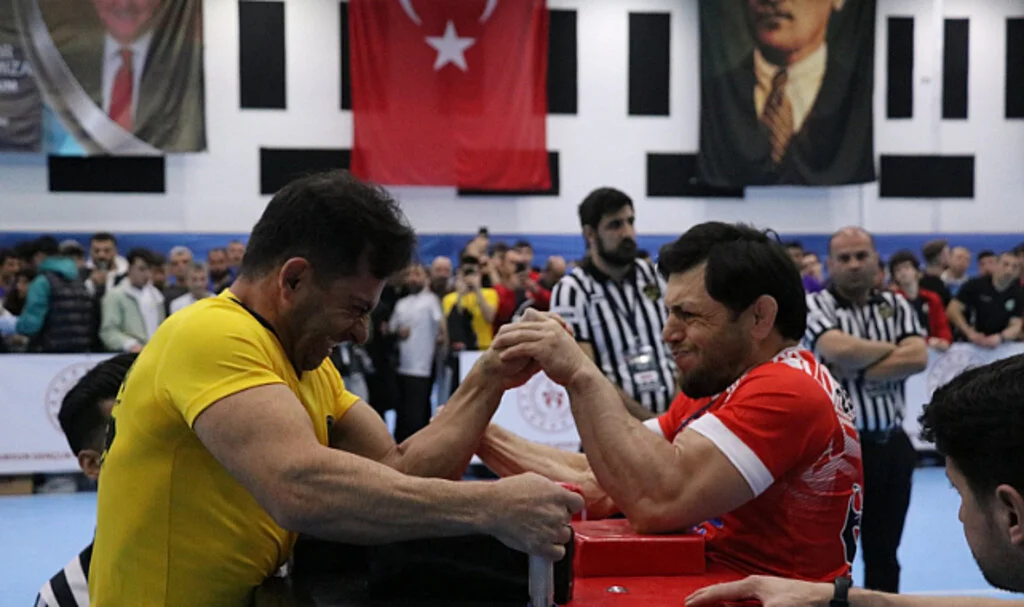 Bilek Güreşi Türkiye Şampiyonası Samsun'da başladı