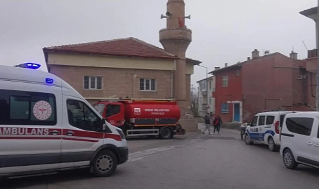 Cami Tuvaletinde Kendini Yakmak İsteyen Kişiyi İmam İkna Etti
