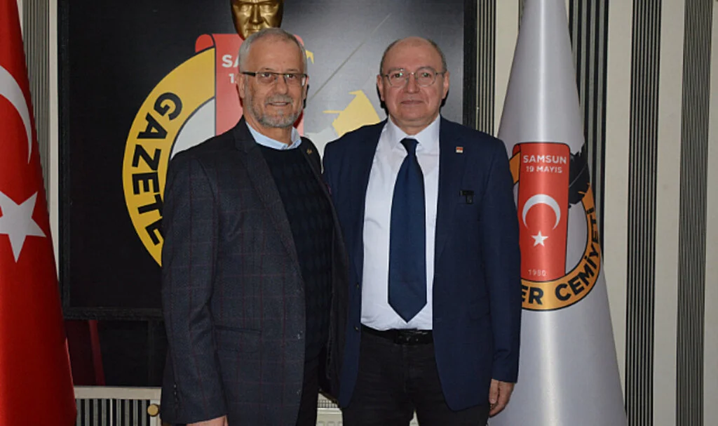 CHP'li Murat Şenel  gazetecileri dinledi 