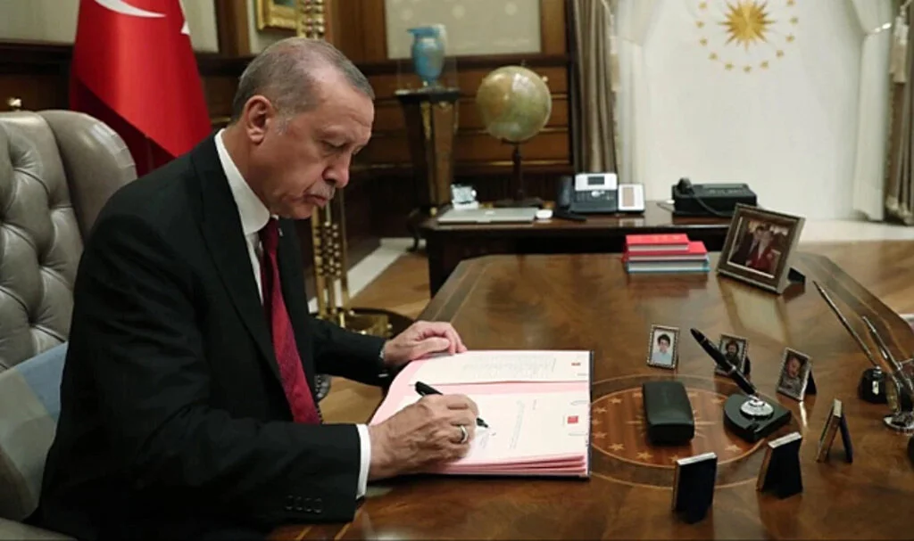 Cumhurbaşkanı Erdoğan, Maden Faciası Sonrası Enerji ve Tabii Kaynaklar Bakanlığı'ndan 5 Yetkiliyi Görevden Aldı