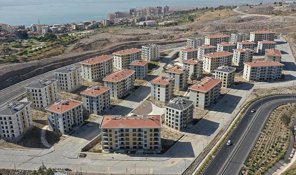 Deprem Konutları Hızla Yükseliyor: Mağdurların Yeni Yuvaları İçin Geri Sayım Başladı