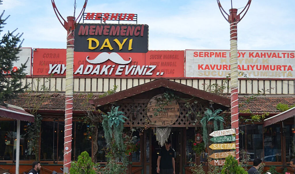 Doğanın İçinde Eşsiz Bir Lezzet Durağı: Meşhur Menemenci Dayı