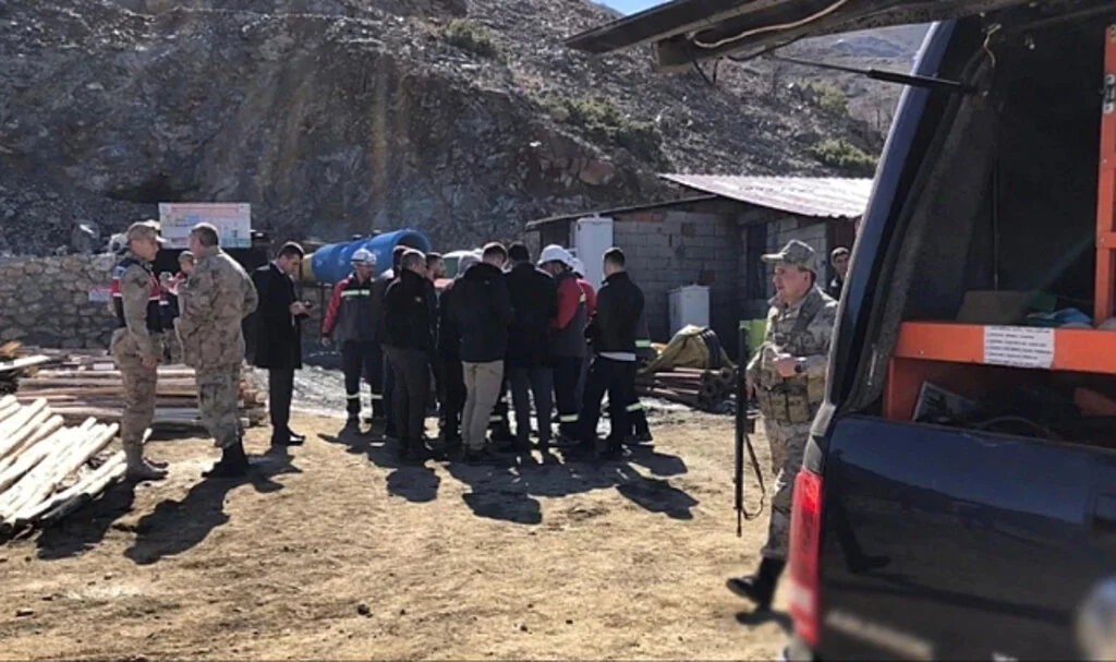 Elazığ'da Maden Ocağında Göçük Meydana Geldi; 3 İşçi Toprak Altında Kaldı