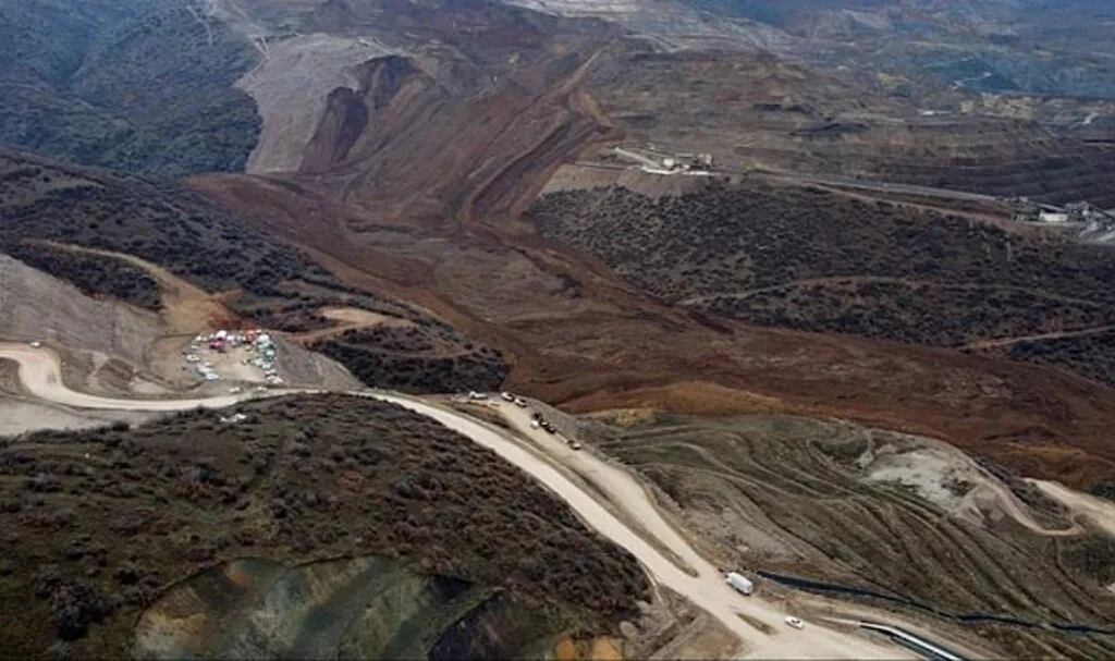 Enerji Bakanı: Erzincan'daki Heyelan Faciasında 400 Bin Kamyonluk Toprak Kütlesi Altında 9 İşçi Aranıyor