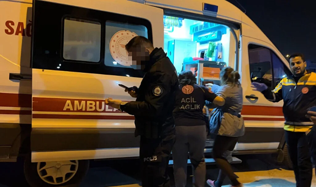 Erkek arkadaşına kızdı, kendini bıçakladı