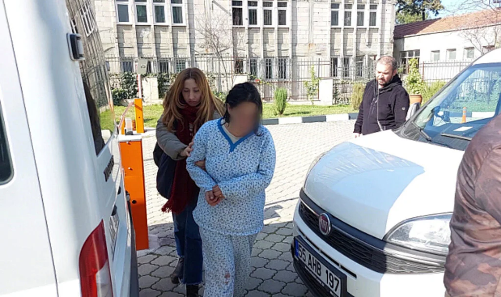 Erkek arkadaşını bıçakla ağır yaralayan kadın tutuklandı
