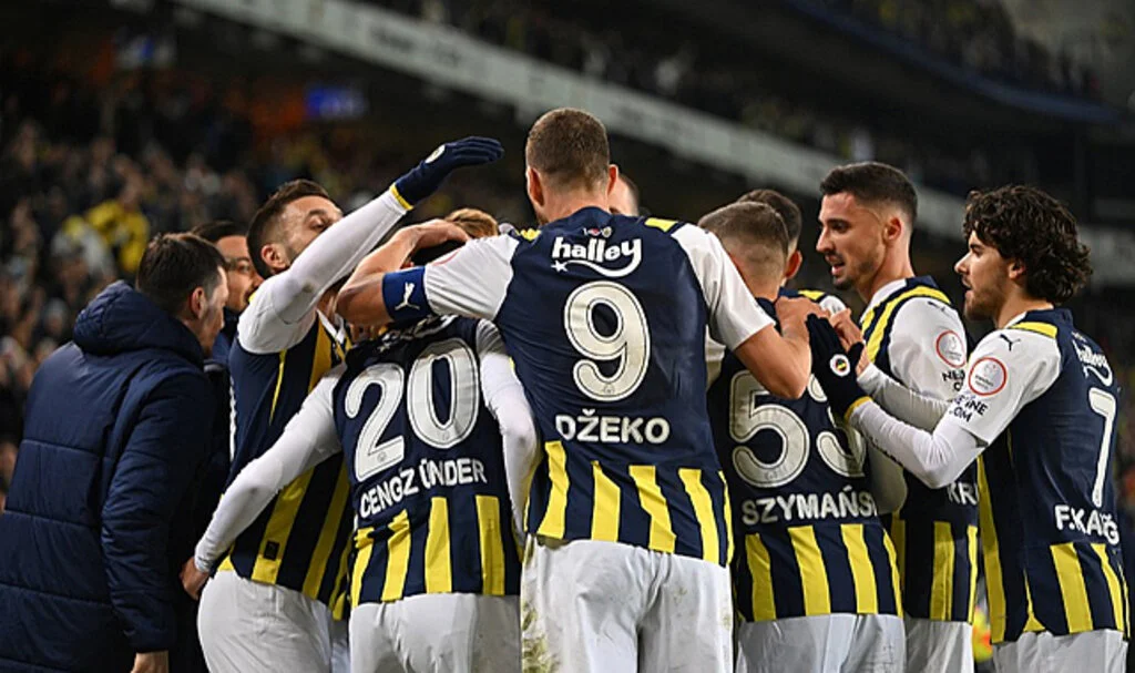 Fenerbahçe'nin UEFA kadrosu güncellendi