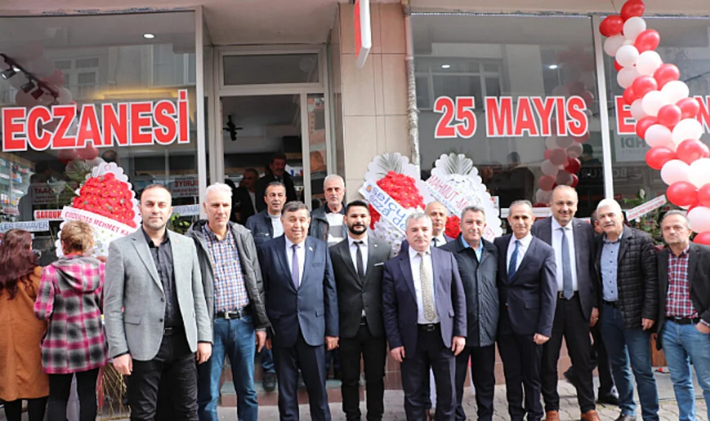 Havza'da eczane açılışına yoğun ilgi