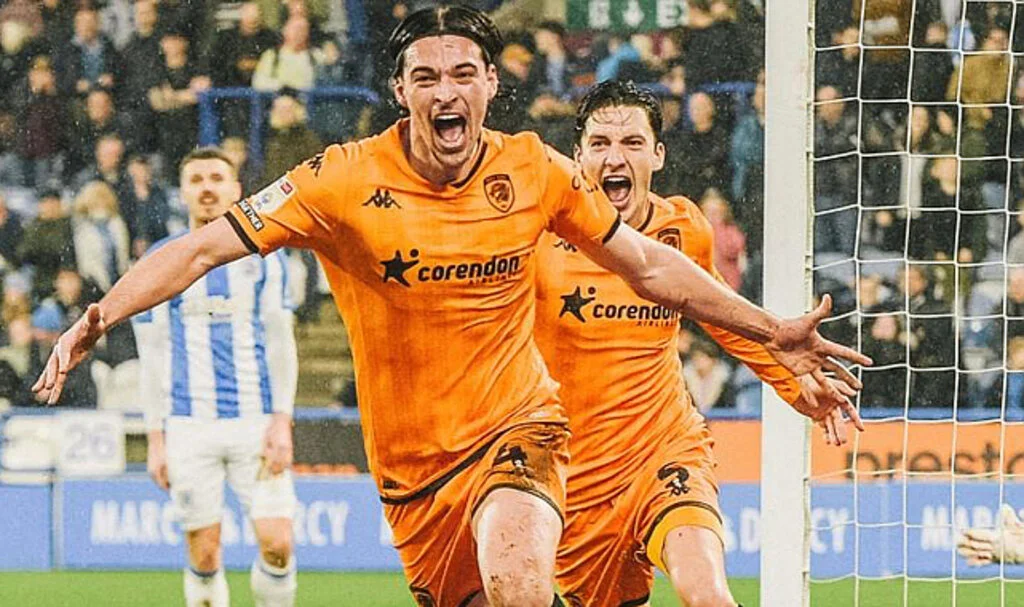 Hull City, Huddersfield'i Abdülkadir Ömür'ün Asistiyle Devirdi