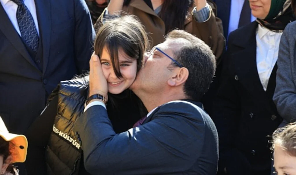 İmamoğlu ile Küçük Kız Arasında Gülümseten TRT Sohbeti