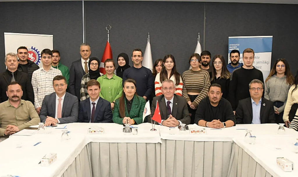 İşsiz gençlere dijital pazarlama eğitimi