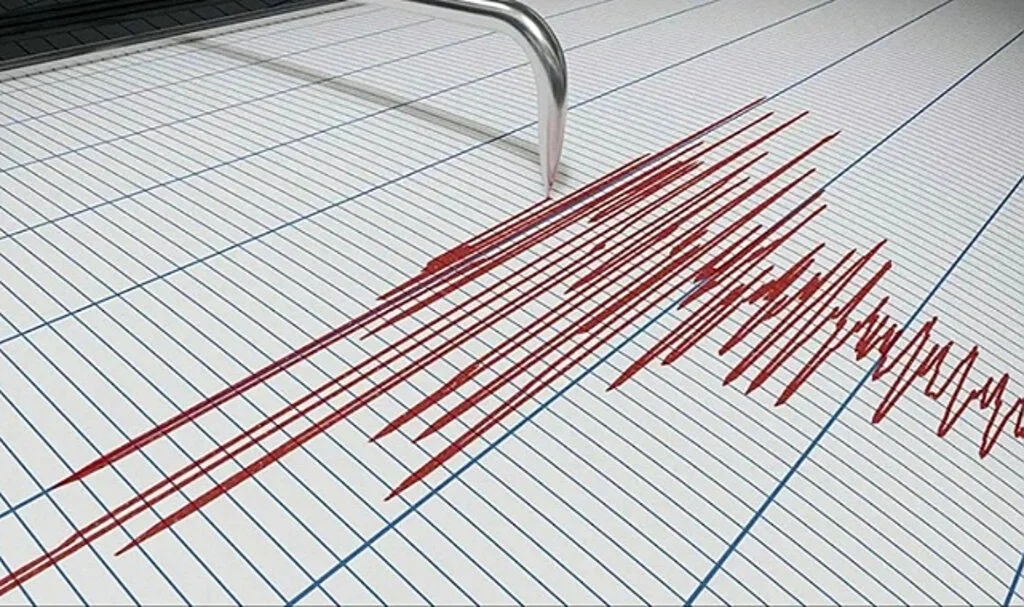 İzmir'de 3,9 büyüklüğünde deprem