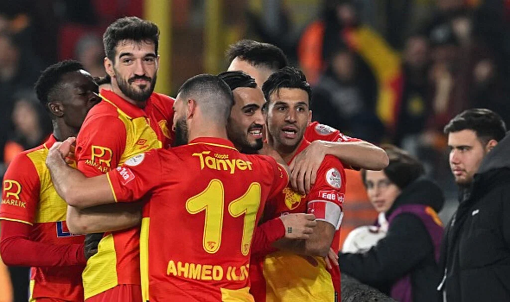 İzmir derbisinde Göztepe, Altay'a 4 gol attı