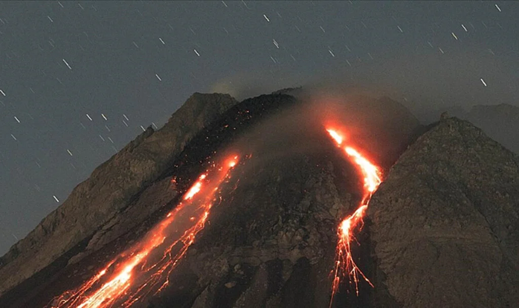 Japonya'daki Sakurajima Yanardağı'nda Patlama: Küller 5 Bin Metre Yükseldi