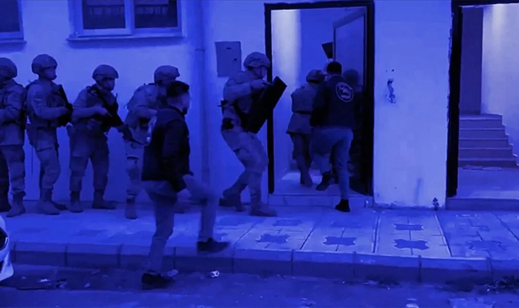 Kafes-50 Operasyonları: 2 Organize Suç Çetesi Çökertildi, 37 Şüpheli Yakalandı