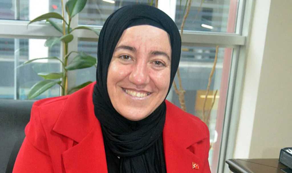Körfez Mahallesi Muhtar Adayı Feriden Atan: 'Körfez'deki sorunları çözmek için aday oldum'