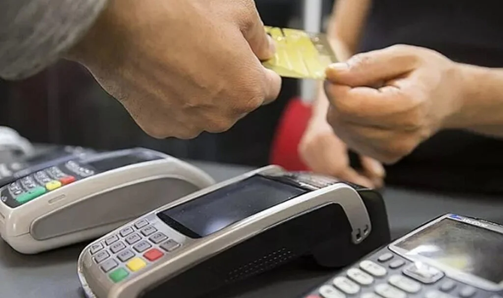 Kredi Kartı Düzenlemesi İçin "Kademeli Geçiş" Önerisi: Sert Tedbirler Ekonomiyi Durdurabilir