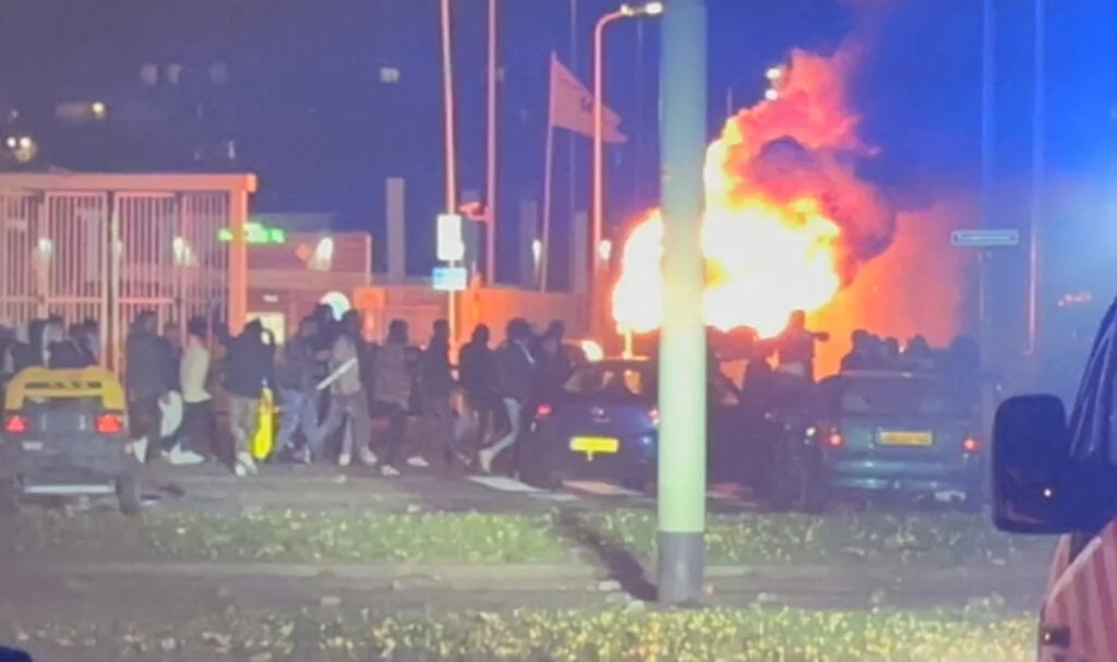 Lahey'de Eritreli Grupların Çatışması: Otobüsleri Ateşe Verdiler, Kent Savaş Alanına Döndü
