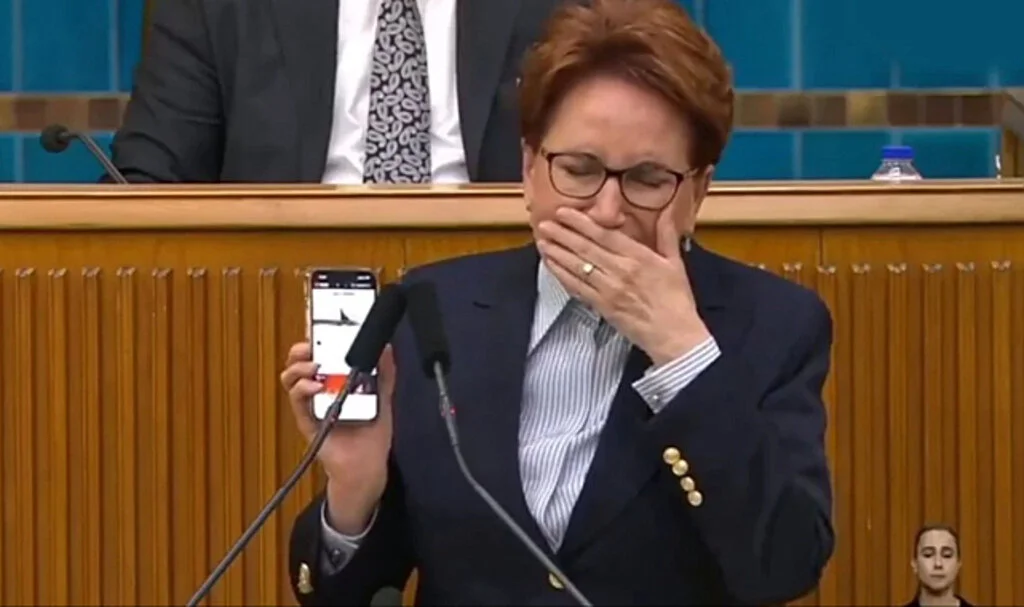 Meral Akşener, Şehitler İçin Yazılmış Şarkıyı Dinletirken Gözyaşlarına Boğuldu