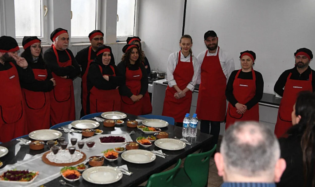 Meslek öğrenip çalışma hayatına katılıyorlar