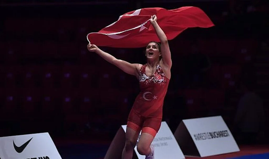 "Milli Güreşçi Nesrin Baş, Avrupa Şampiyonası'nda Altın Madalya Kazandı!"