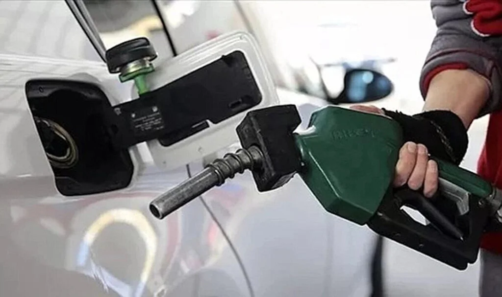 Motorin 45 TL'yi Aştı, Benzine Zam Yolda