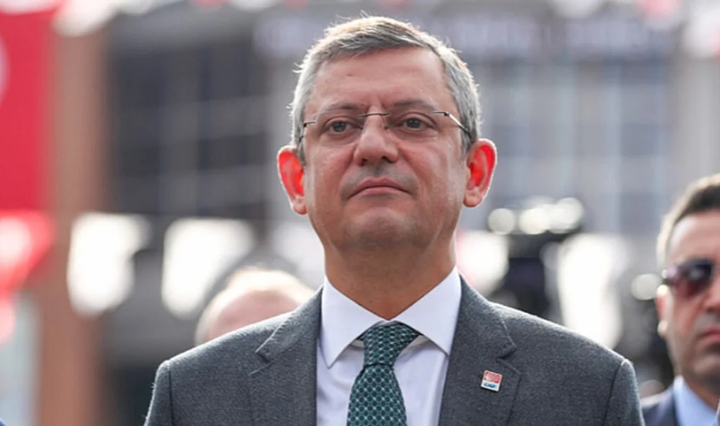 Özgür Özel'den AK Parti'ye Melih Gökçek'li Mesaj: "Ankara'yı Satma Hedefiyle Gelenleri Geri Getirmek İstiyorlar"