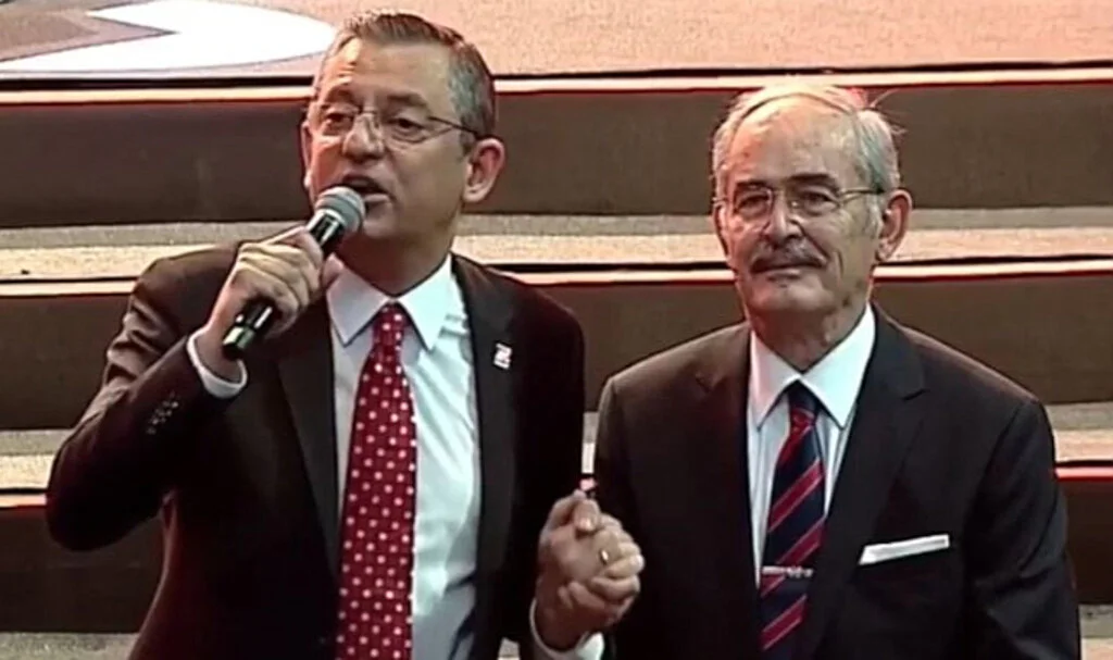 "Özgür Özel'den İstifa Edenlere Cevap: 'Partiyi Tartıştıran Az Sayıdaki İsim...'