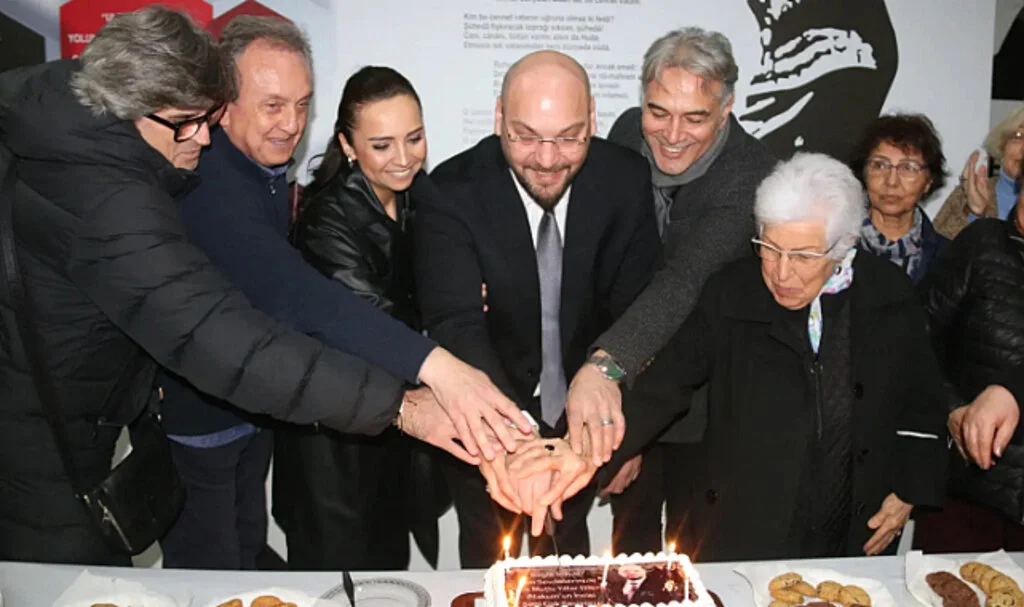 Partililerden Atakum Belediye Başkan Adayı Serhat Türkel'e süpriz doğum günü