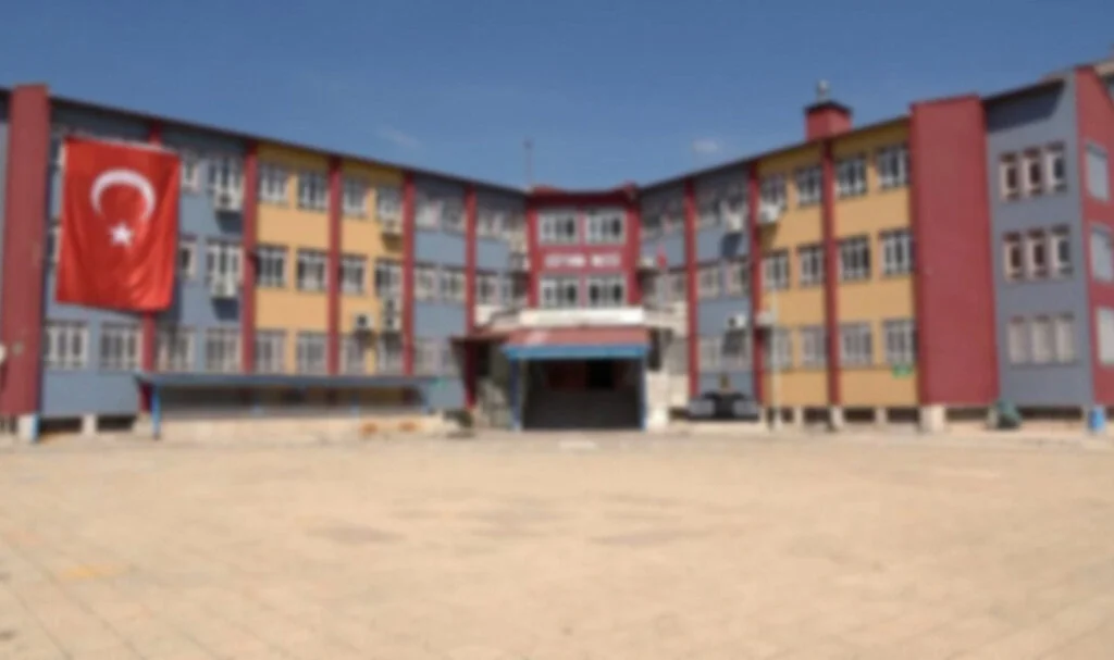 Samsun Atakum'da Okul Müdürü Otomobilinde Darbedildi İddiası