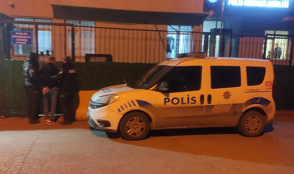 Samsun'da 12 Yıl 11 Ay Hapis Cezası Bulunan Şahıs, Kurye Kılığına Girerek Yakalandı