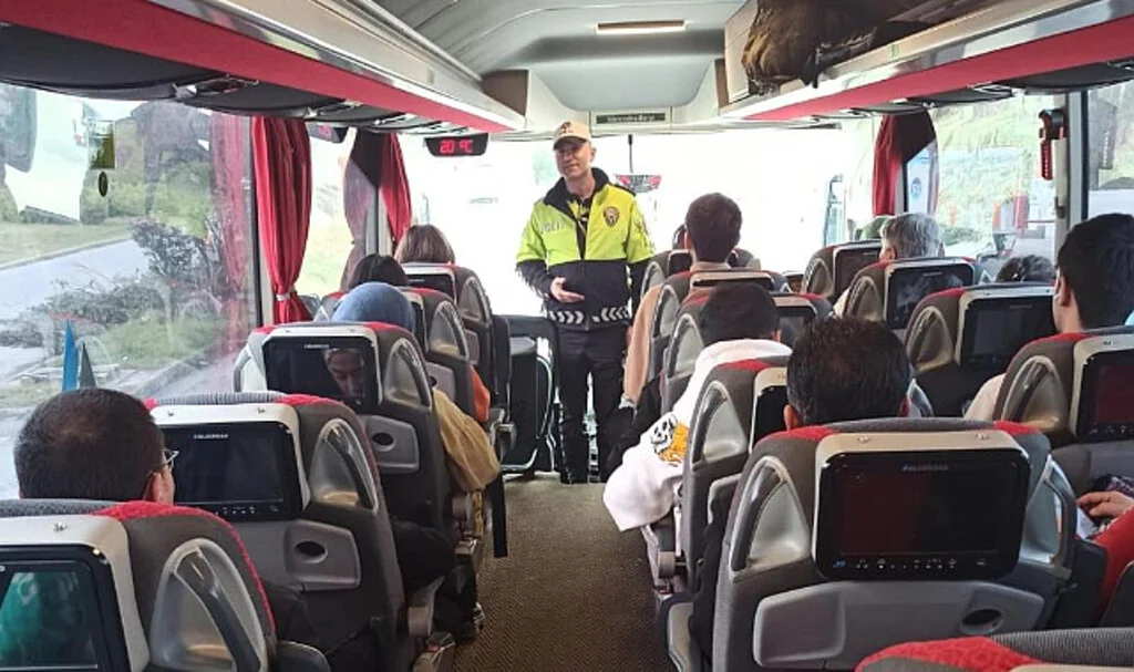 Samsun'da 30 Bin Yolcuya Emniyet Kemeri Bilgilendirmesi